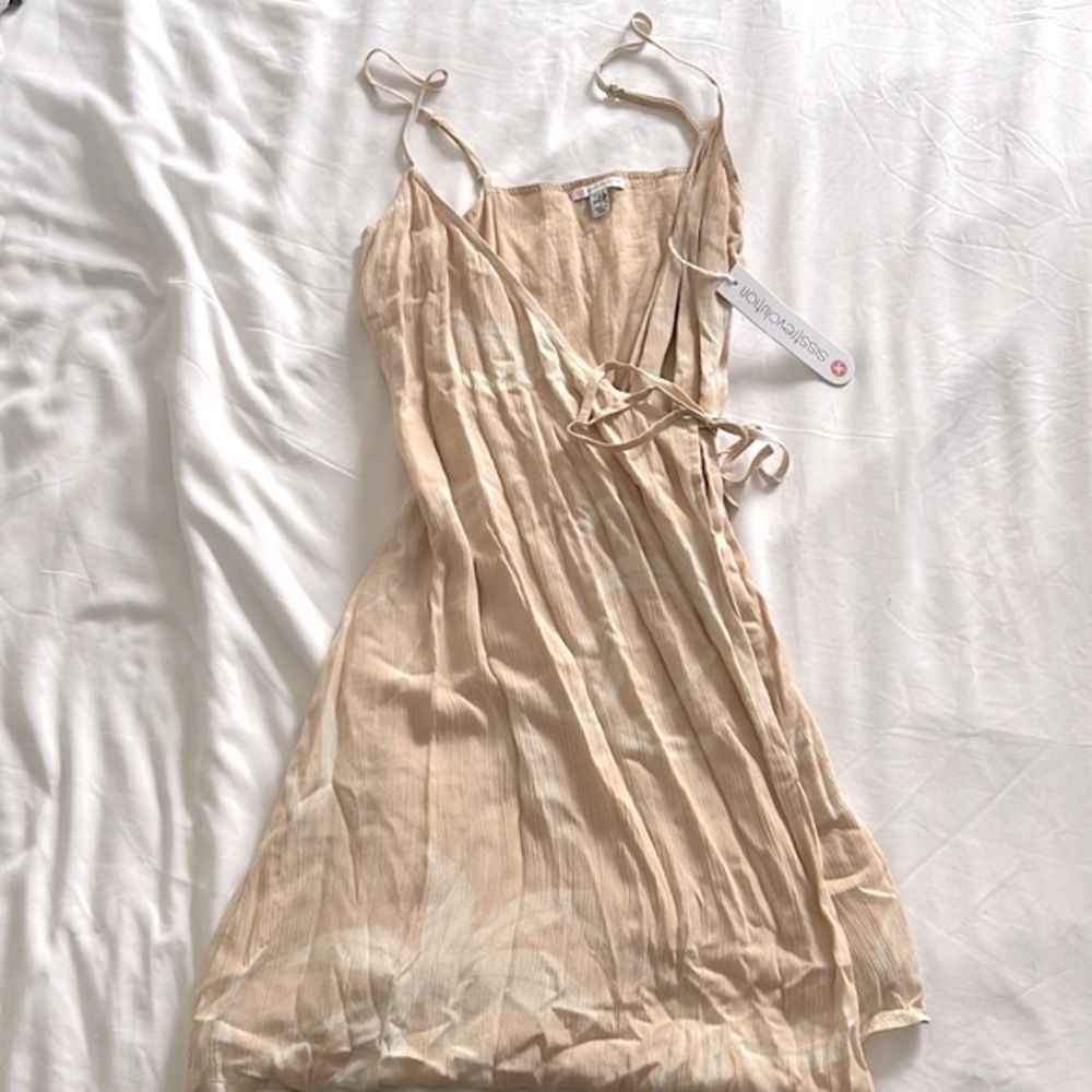 NWT Sisstrevolution Floral Print Wrap Dress